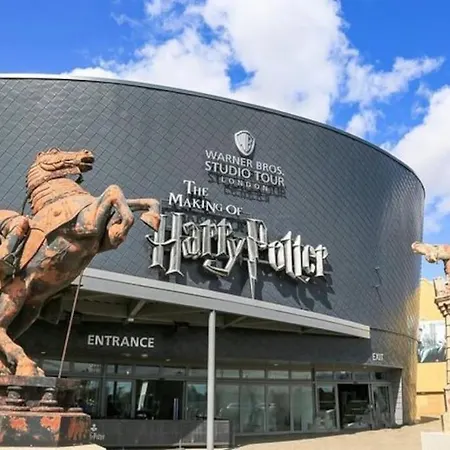 Harry'S Hogwarts Haven Apartment Watford  Exterior photo