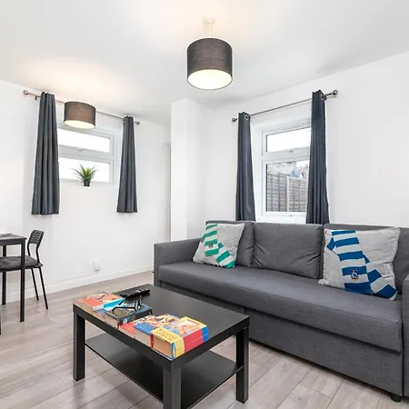 Harry'S Hogwarts Haven Apartment Watford  Exterior photo